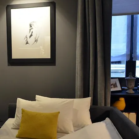 Qb/four Apartment *